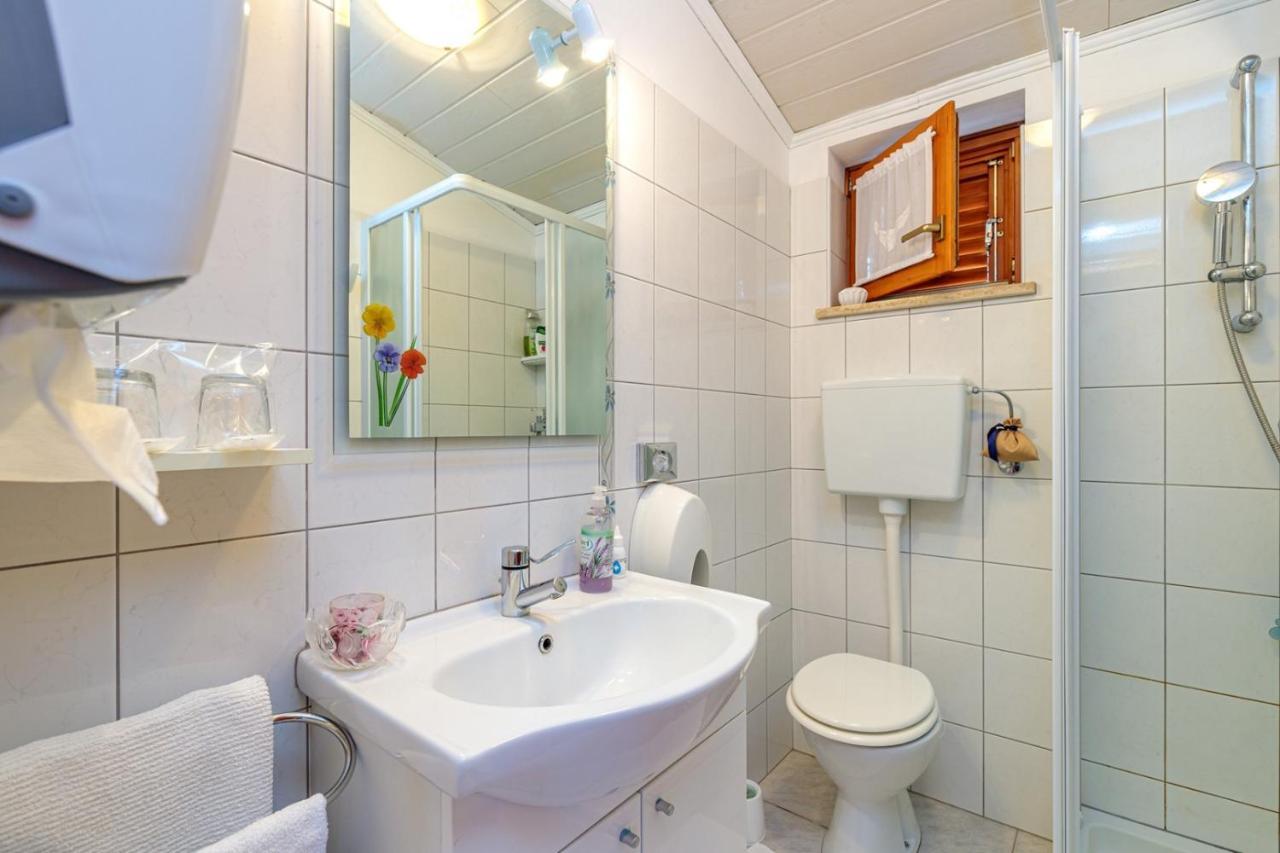 Apartments Sveti Leonard Oprtalj Екстер'єр фото